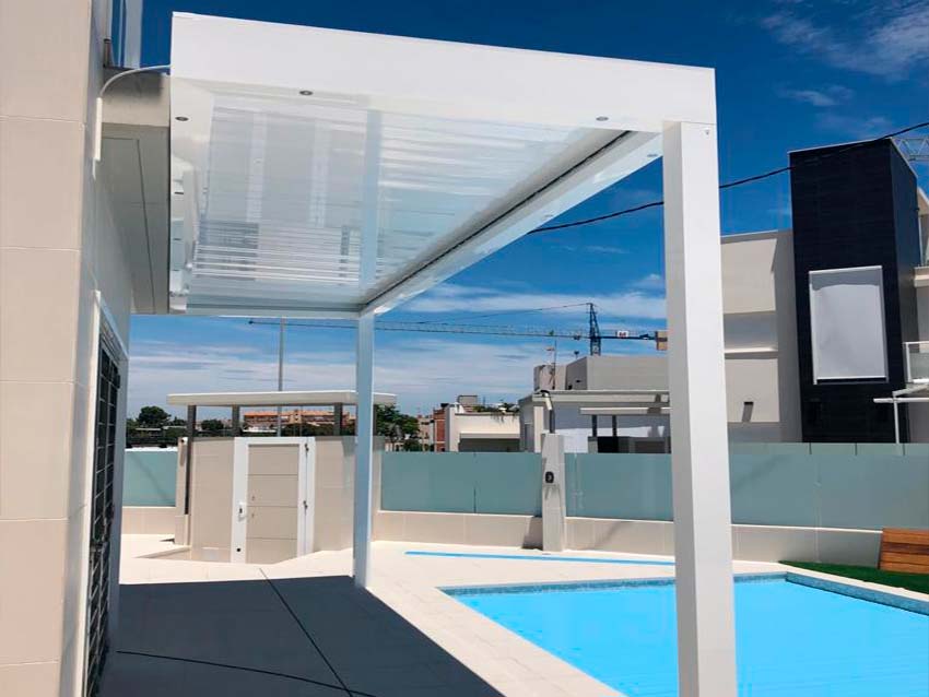 Pérgola bioclimática anclada